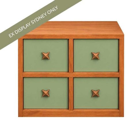 Chester 55x51cm Oak Bedside Table &ndash; Walnut - OUTLET NSW - Chester 55x51cm Oak Bedside Table &ndash; Walnut - OUTLET NSW - Eleganté